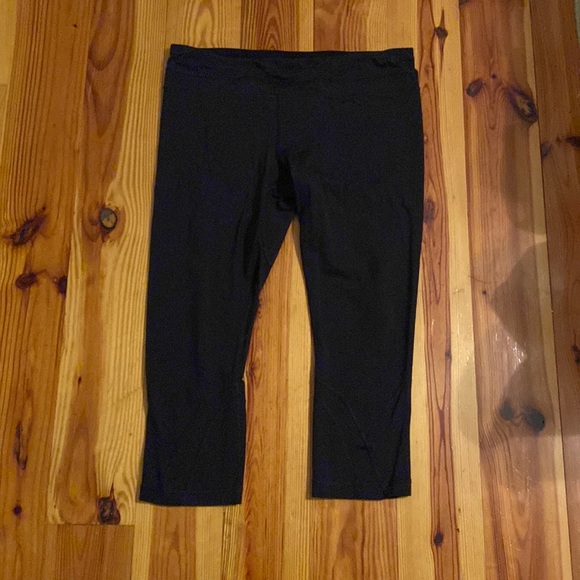 Lululemon size 12 crop leggings - Picture 1 of 5